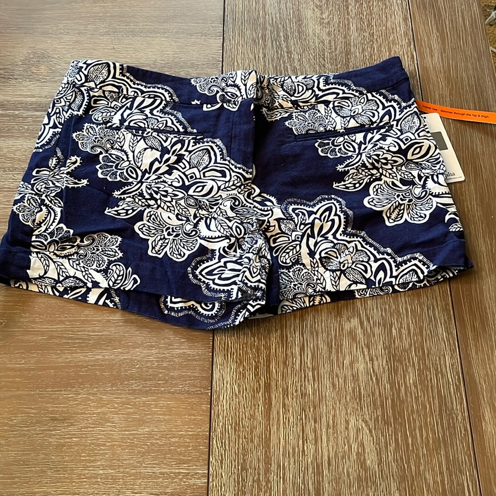 New with Tags Dalia city fit shorts size 8 blue white floral cotton spandex